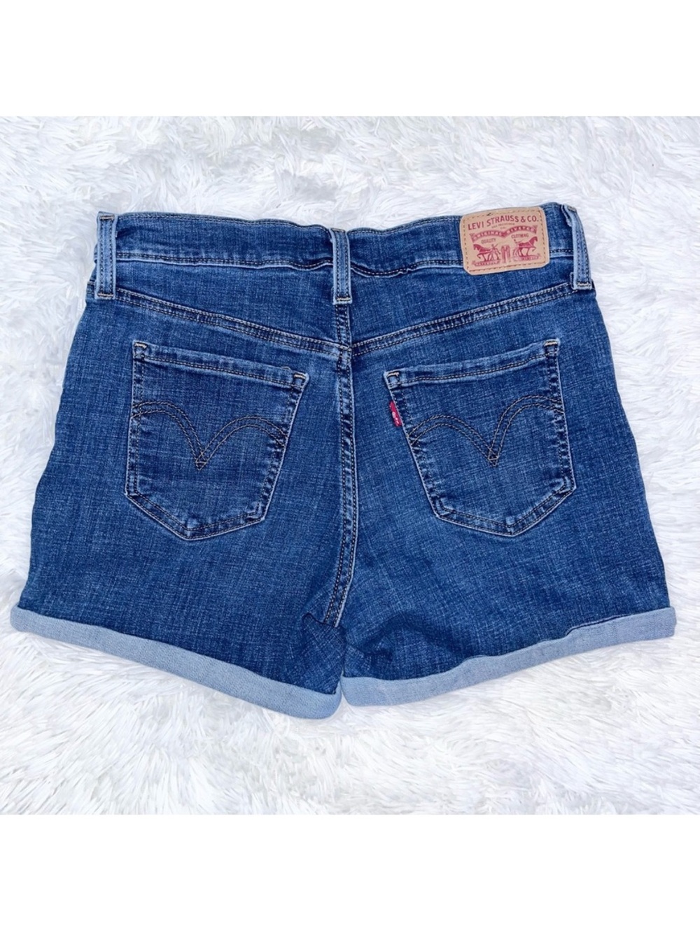 LEVI’S Women’s Mid-Rise Mid Length Blue Denim Jean Shorts 28